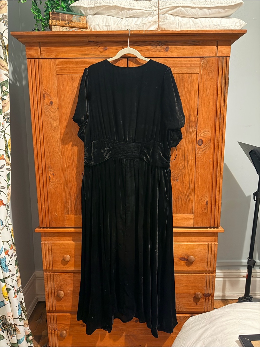 The Katerina Button-Front Dress: Velvet Edition - Picture 5 of 7